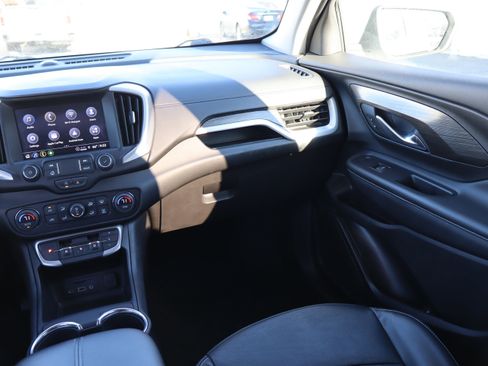 Certified 2024 GMC Terrain SLT image 13