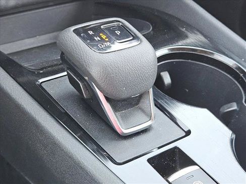 Used 2024 Nissan Rogue SV FWD image 11