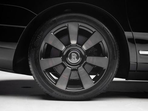 Used 2022 Rolls-Royce Cullinan w/ Technology Package AWD/4WD image 38
