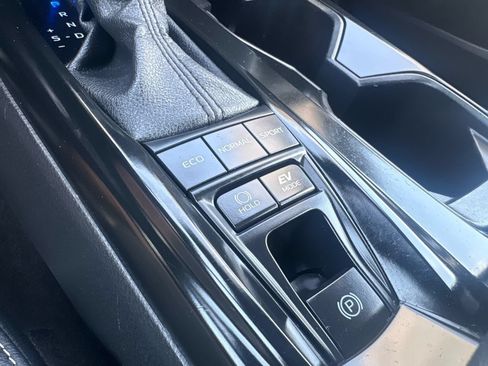 Used 2025 Toyota Camry SE FWD image 30