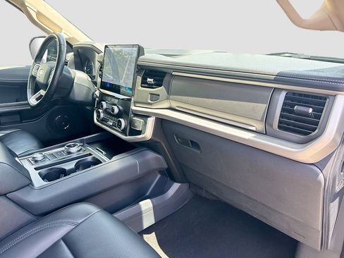 Used 2024 Ford Expedition XLT AWD/4WD image 31
