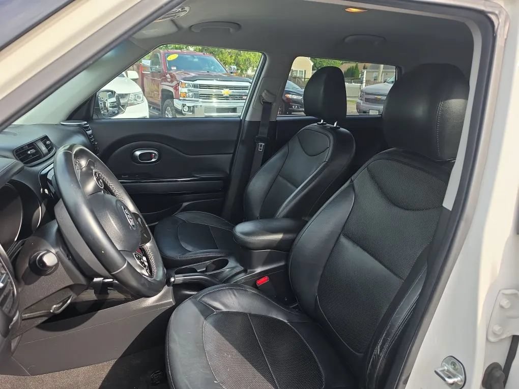 Used 2016 Kia Soul ! FWD image 14