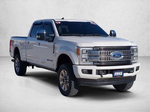 Used 2019 Ford F250 Platinum w/ Platinum Ultimate Package image 3