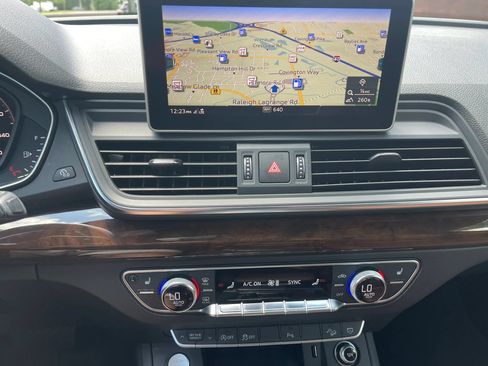 Used 2019 Audi Q5 2.0T Premium Plus w/ Premium Plus Package AWD/4WD image 18