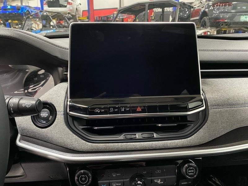 Used 2024 Jeep Compass Latitude AWD/4WD image 10