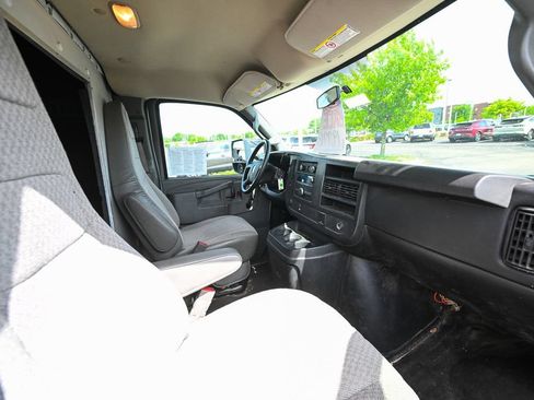Used 2016 GMC Savana 3500 RWD image 18