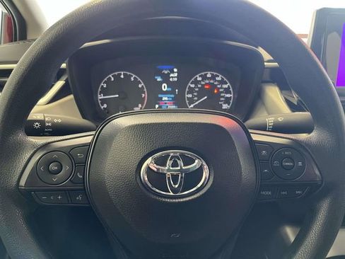 Used 2025 Toyota Corolla LE w/ Convenience Package image 28