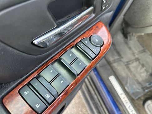 Used 2013 Chevrolet Avalanche LTZ image 13