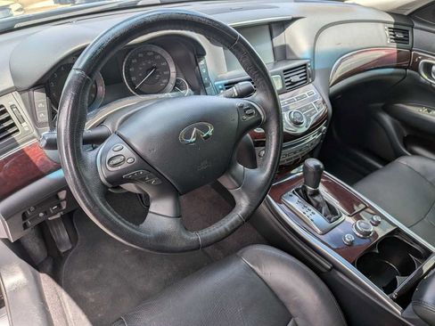 Used 2018 INFINITI Q70 Luxe RWD image 13