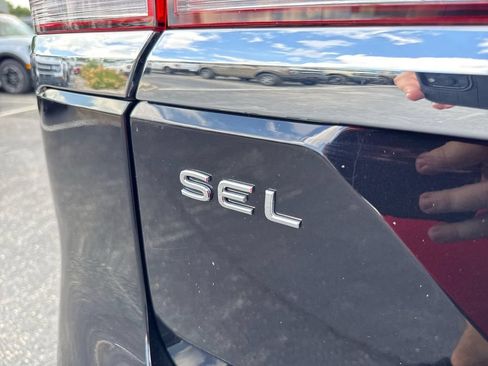 Used 2024 Volkswagen Atlas SEL AWD/4WD image 28