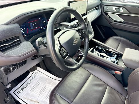 Used 2025 Ford Explorer Platinum RWD image 27