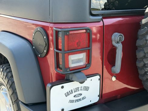 Used 2012 Jeep Wrangler Rubicon w/ PWR Convenience Group AWD/4WD image 10