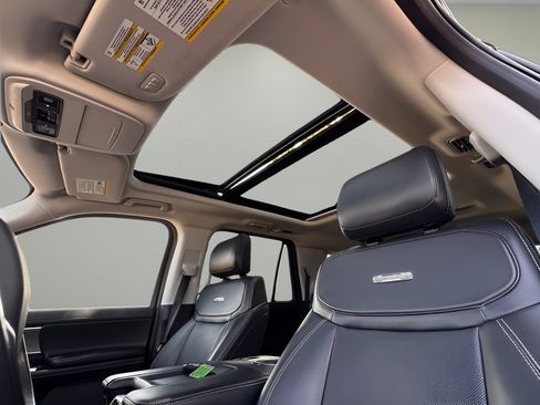 Used 2025 Ford Expedition Max Platinum AWD/4WD image 18