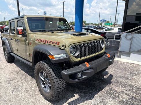 Used 2025 Jeep Gladiator Mojave w/ Steel Bumper Group AWD/4WD image 4