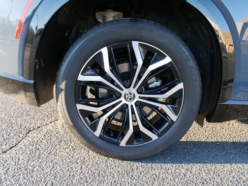 Used 2025 Toyota Crown Signia image 11