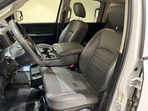 Used 2020 RAM 1500 Tradesman w/ Chrome Appearance Group RWD image 16