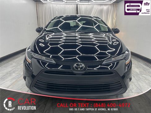 Used 2024 Toyota Corolla LE FWD image 2