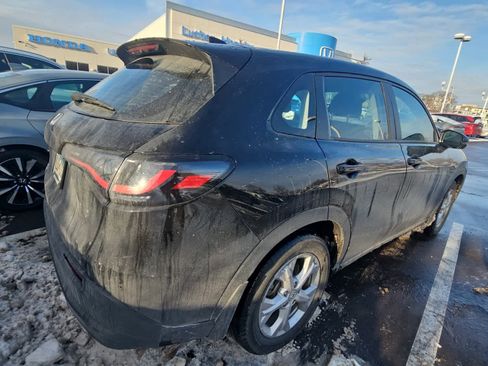 Certified 2023 Honda HR-V LX image 3