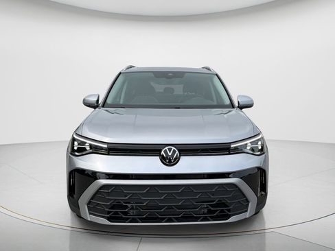 New 2026 Volkswagen Taos SE FWD image 2