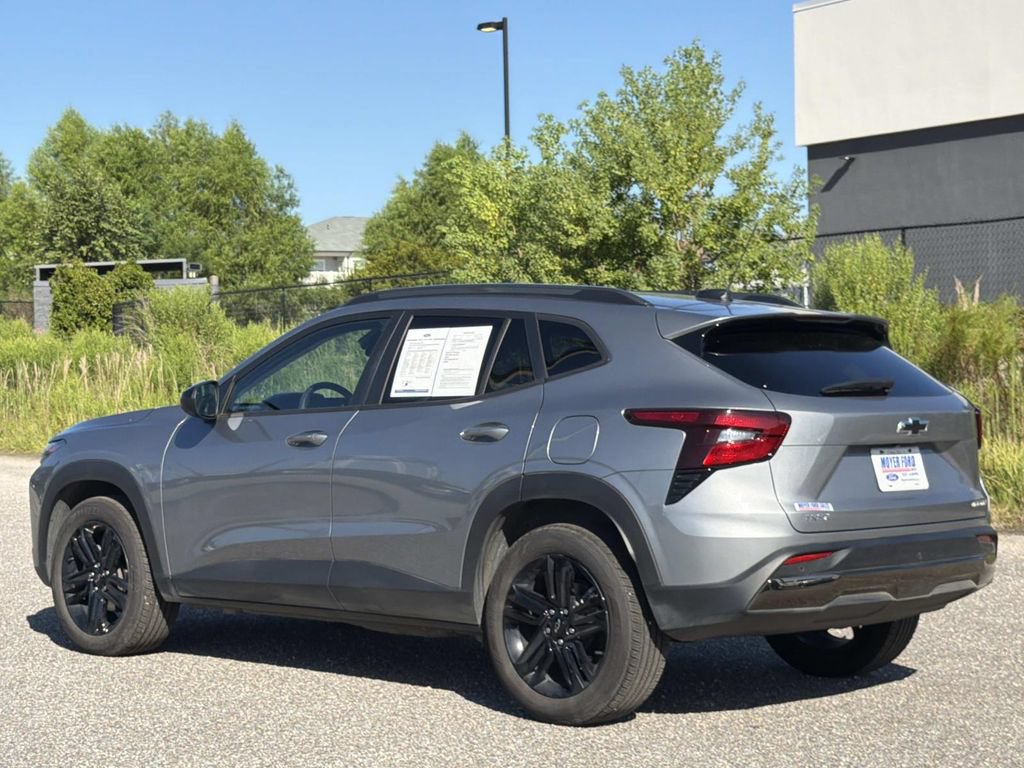 Used 2025 Chevrolet Trax ACTIV w/ Sunroof Package FWD image 6