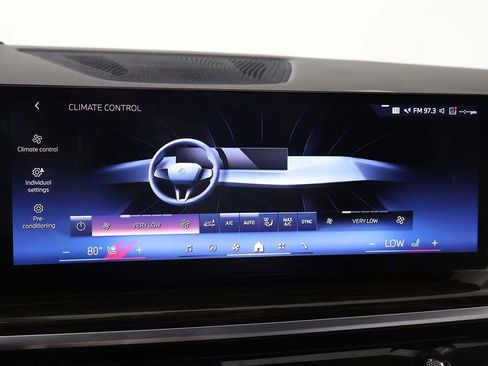 Used 2024 BMW X7 xDrive40i w/ Executive Package image 54