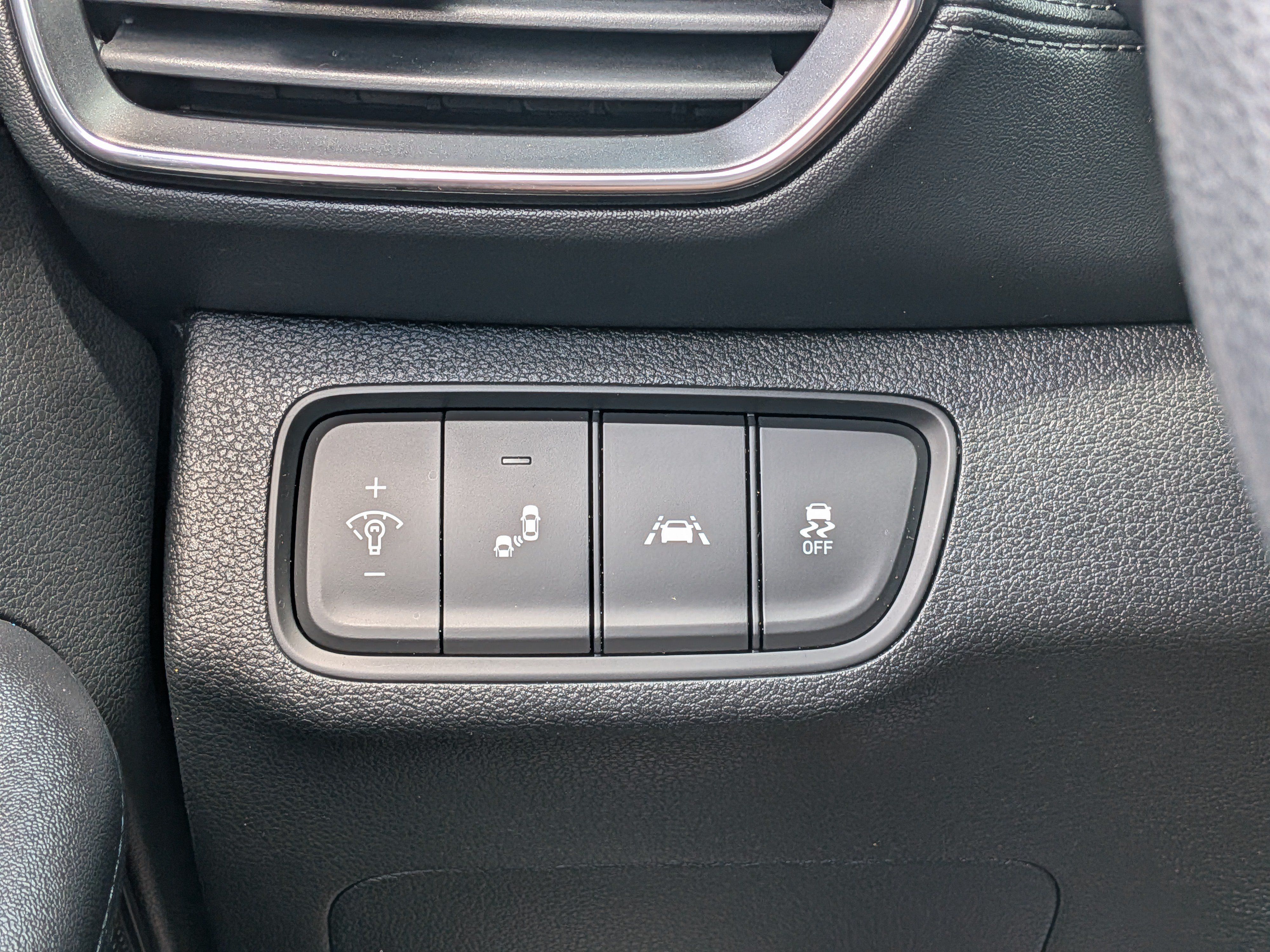 Used 2019 Hyundai Santa Fe SEL FWD image 23
