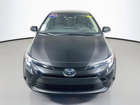 Used 2025 Toyota Corolla LE FWD image 3