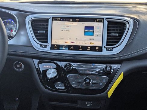 New 2026 Chrysler Pacifica Select image 18