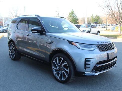 Used 2025 Land Rover Discovery Dynamic SE image 10