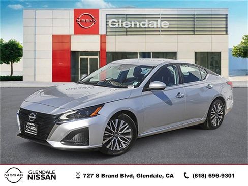 Used 2023 Nissan Altima 2.5 SV image 1