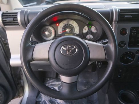 Used 2010 Toyota FJ Cruiser image 12