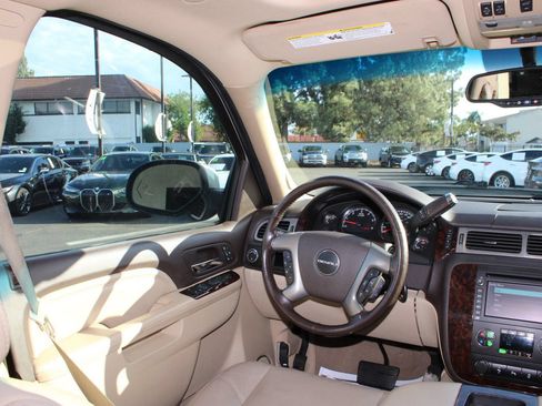 Used 2013 GMC Yukon Denali AWD/4WD image 30