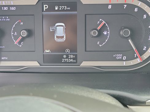 Used 2023 Hyundai Tucson SE image 25