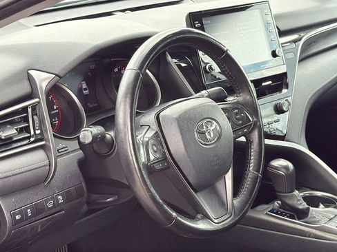 Used 2022 Toyota Camry XSE FWD image 9