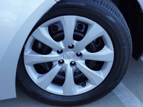 Used 2025 Toyota Corolla LE image 9