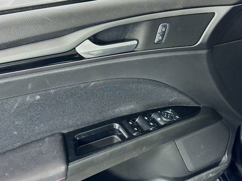 Used 2015 Ford Fusion SE w/ Equipment Group 201A image 17