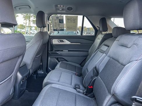 Used 2026 Ford Explorer Active RWD image 23