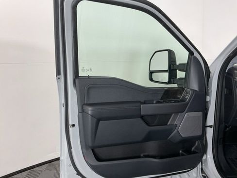 Certified 2025 Ford F450 Lariat w/ FX4 Off-Road Package image 17