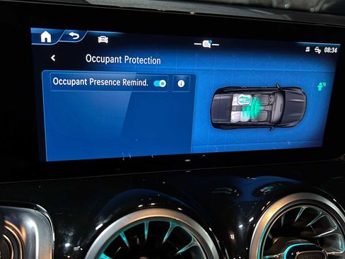 Used 2025 Mercedes-Benz GLB 250 4MATIC image 36