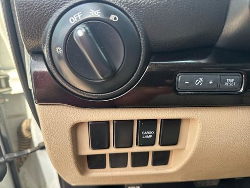 Used 2017 Nissan Titan SV RWD image 13