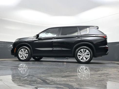 Used 2025 Mitsubishi Outlander ES image 30
