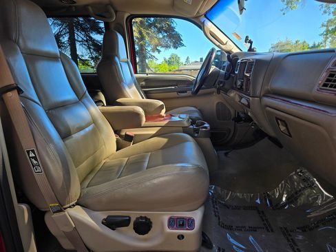 Used 2004 Ford Excursion XLT AWD/4WD image 19