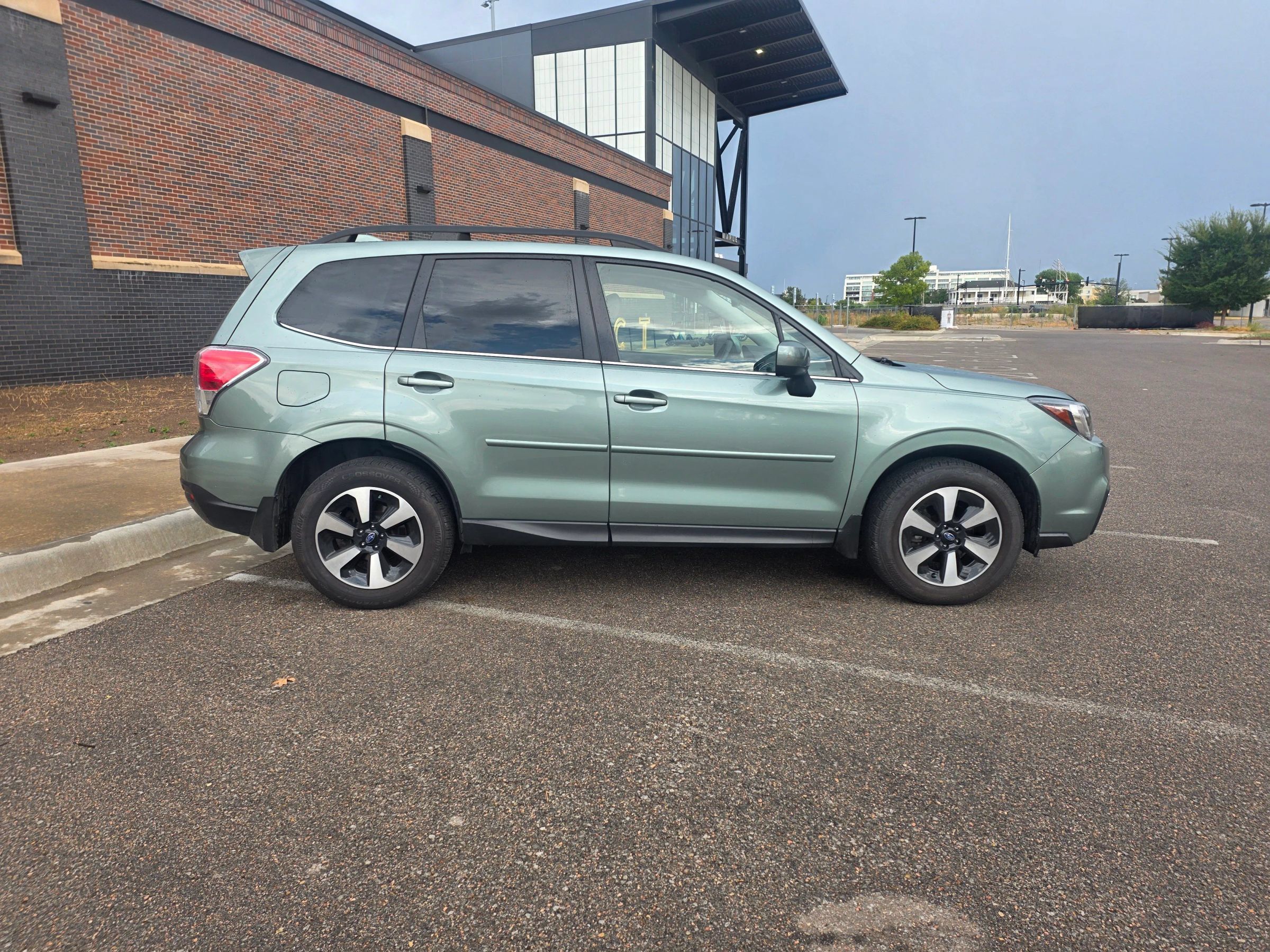 Used 2017 Subaru Forester 2.5i Limited AWD/4WD image 8