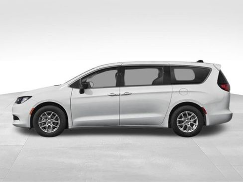Used 2023 Chrysler Voyager LX FWD image 38