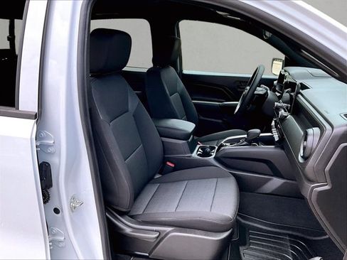 Used 2025 Chevrolet Colorado Trail Boss w/ Midnight Edition AWD/4WD image 9