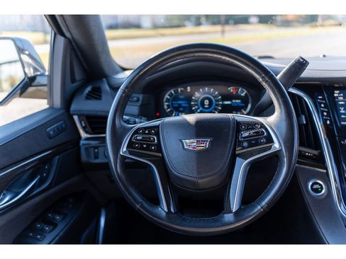 Used 2018 Cadillac Escalade Platinum image 21