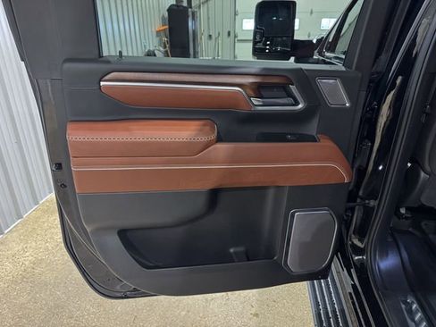 Used 2025 GMC Sierra 3500 Denali Ultimate image 16