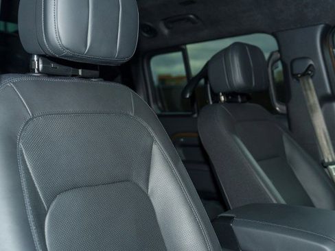 Used 2025 Land Rover Defender 130 X image 26