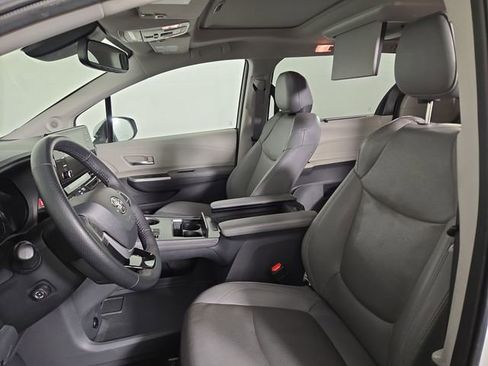 Used 2023 Toyota Sienna Limited FWD image 14