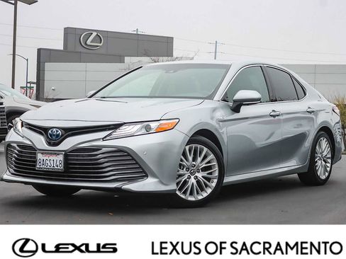 Used 2018 Toyota Camry XLE image 1